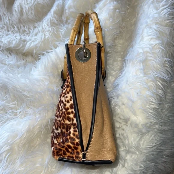 NWOT Vince Camuto Iggy Circle Handle Crossbody Natural Leopard - Picture 13 of 14